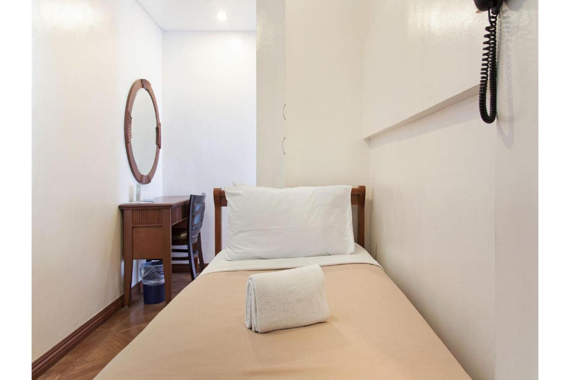 Townhouse Oak Avitel Hotel Near Osmena Highway, Pnr Pasay Station, Metro Manila Makati City Exterior photo