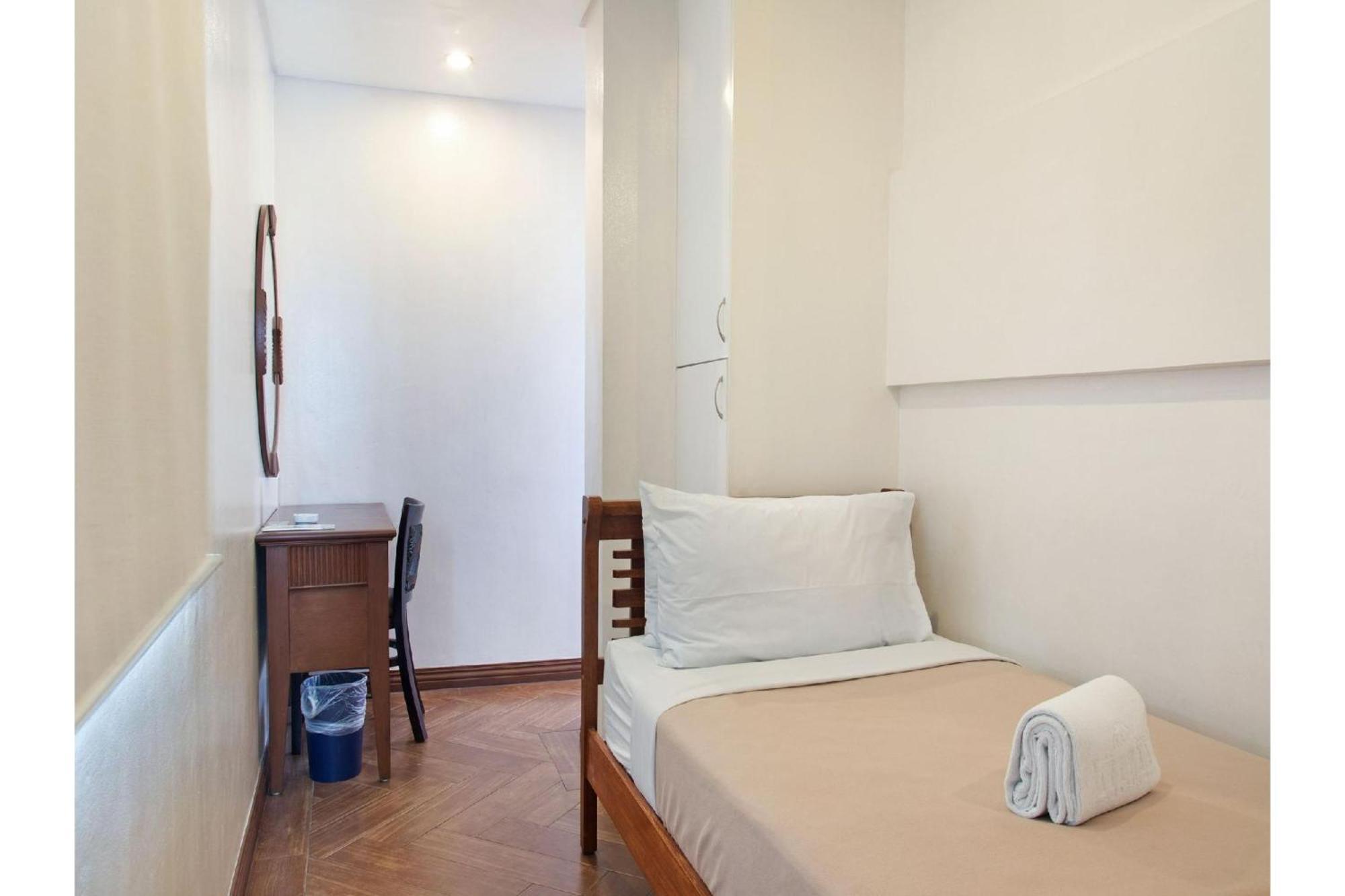 Townhouse Oak Avitel Hotel Near Osmena Highway, Pnr Pasay Station, Metro Manila Makati City Exterior photo